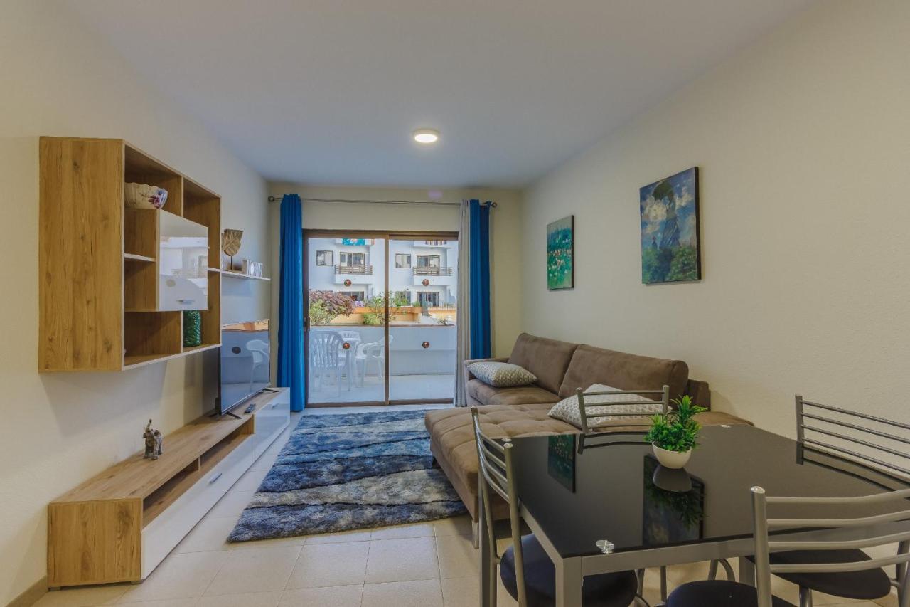 Seguro Spacious Apartment With Roomy Terrace Puerto de Santiago  Bagian luar foto