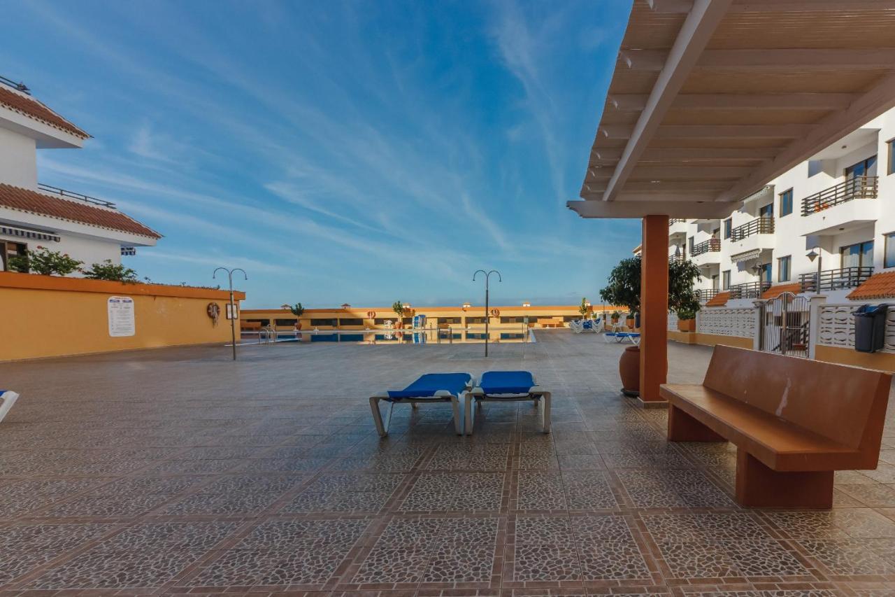 Seguro Spacious Apartment With Roomy Terrace Puerto de Santiago  Bagian luar foto