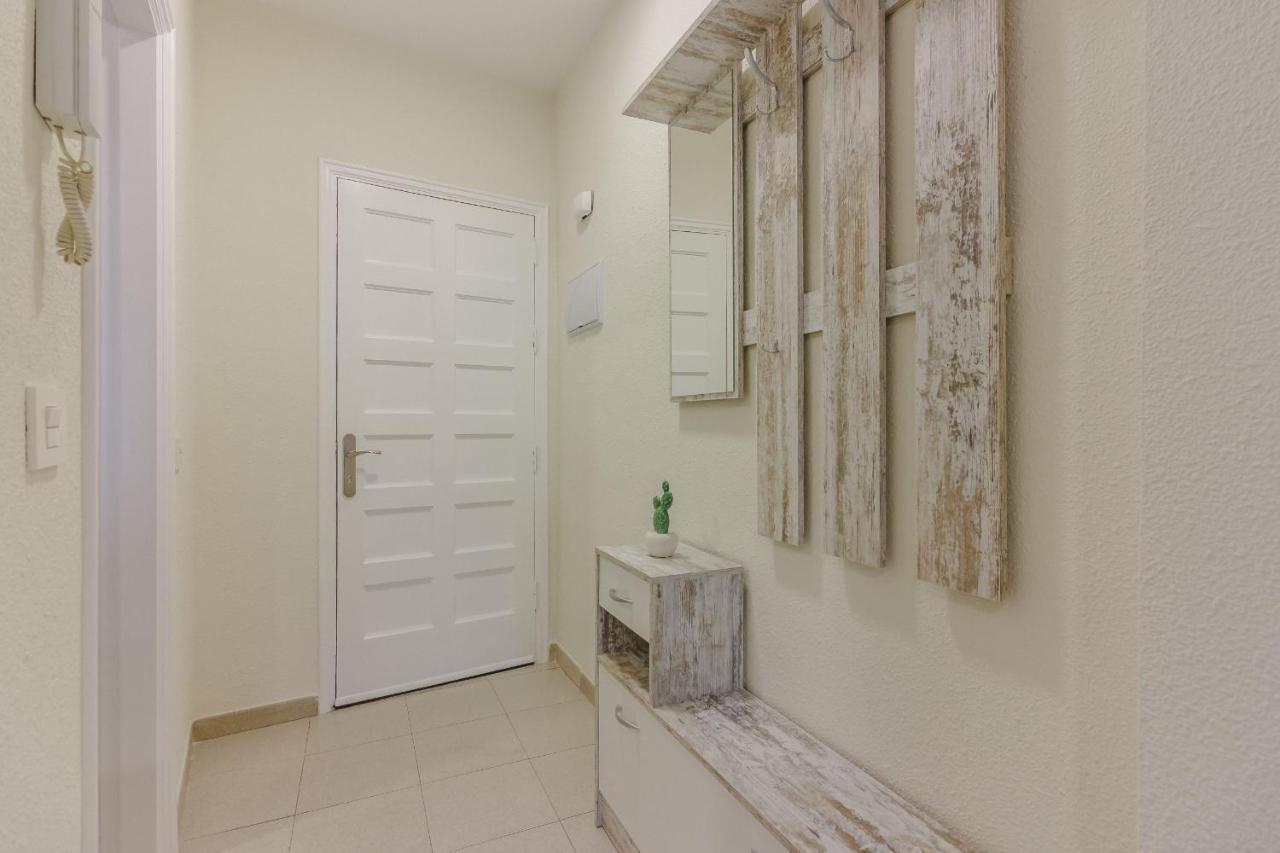 Seguro Spacious Apartment With Roomy Terrace Puerto de Santiago  Bagian luar foto